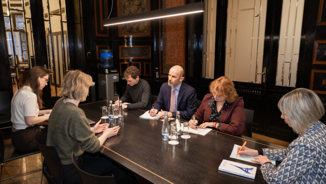Ministres tikšanās norise ar Francijas institūta Latvijā pārstāvjiem un jauno institūta direktoru Ēriku Sirvēnu (Éric Sirven)