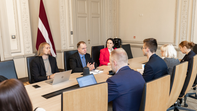 KM un IZM parstāvju tikšanās par profesionālās izglītības jautājumiem KM Lielajā zālē