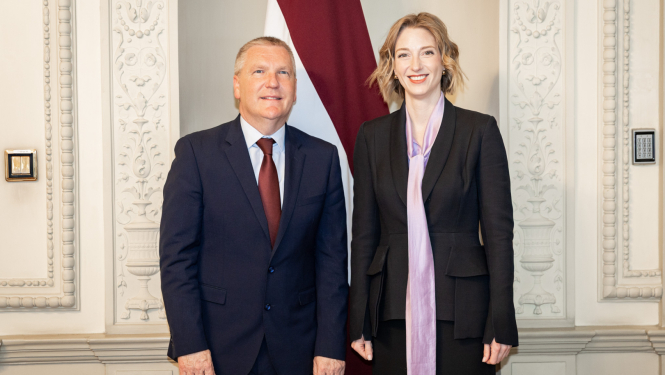 Kultūras ministres tikšanās ar Eiropas Demokrātijas, tieslietu, tiesiskuma un patērētāju tiesību aizsardzības komisāru Maiklu Makgrātu