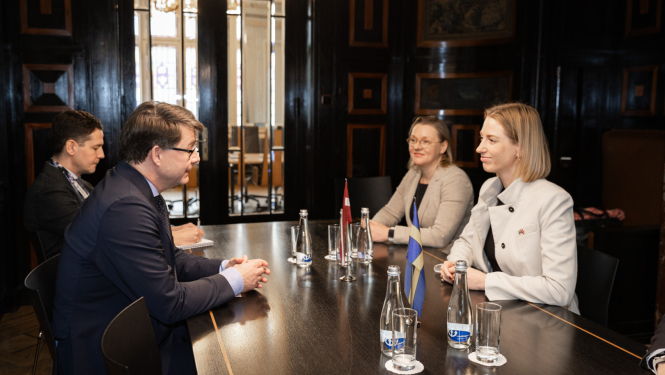 Tikšanās ar Zviedrijas karalistes vēstnieku Latvijā V.E. Danielu Ulsonu (H.E. Mr Daniel Olsson) norise KM Mazajā zālē (Kamīnzālē)