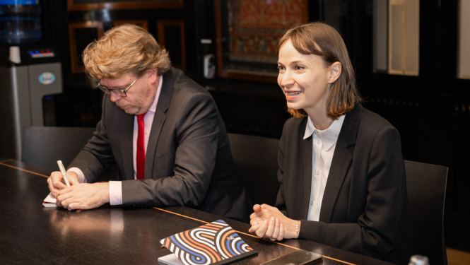 KM pārstāvju tikšanās norise ar Francijas nacionālās MI stratēģijas vēstnieci kultūras un tūrisma jomā Marion Carre KM mazājā zālē (Kamīnzālē)