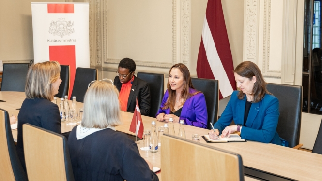 Kultūras ministre Agnese Lāce tiekas ar ASV vēstnieci Latvijā Melisu Ardžirosu KM Lielajā zālē