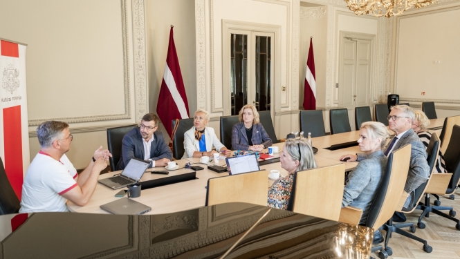 Tikšanās ar Izglītības un zinātnes ministrijas vadību KM Lielajā zālē