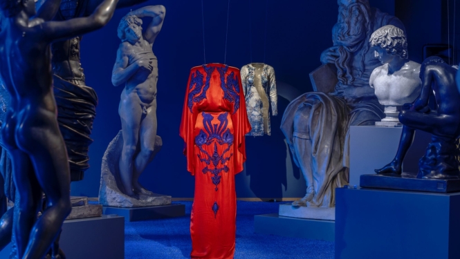 Zīmola FYODOR GOLAN vakarkleita no 2013. gada pavasara/vasaras kolekcijas “Svētais kalns”