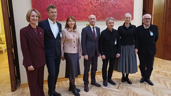 Latvijas Arhitektu savienības un KM pārstāvji Saeimā pēc Arhitektūras likuma apstiprināšanas