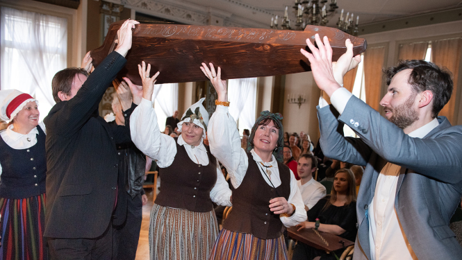 Dižā jeb basa kokle, foto: Andris Auziņš