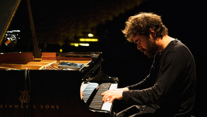 Itāļu pianists un mūzikas autors Federiko Albanēze (Federico Albanese)