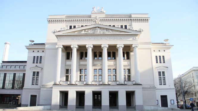 Operas ēka