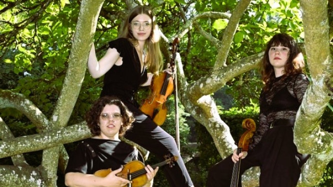 Stīgu trio “Soleil”: vijolniece Emīlija Bukša, altiste Viktorija Viktorova un čelliste Zenta Evita Timermane.
