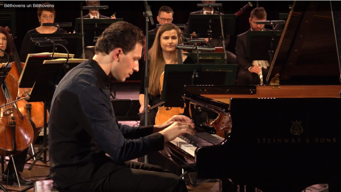 Pianists Reinis Zariņš koncertā “Bēthovens un Bēthovens”.