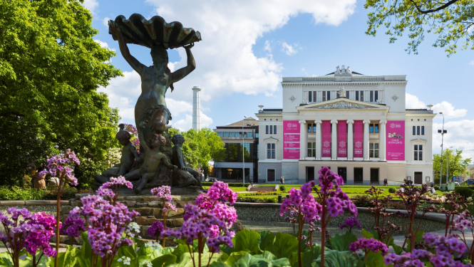 Operas ēka
