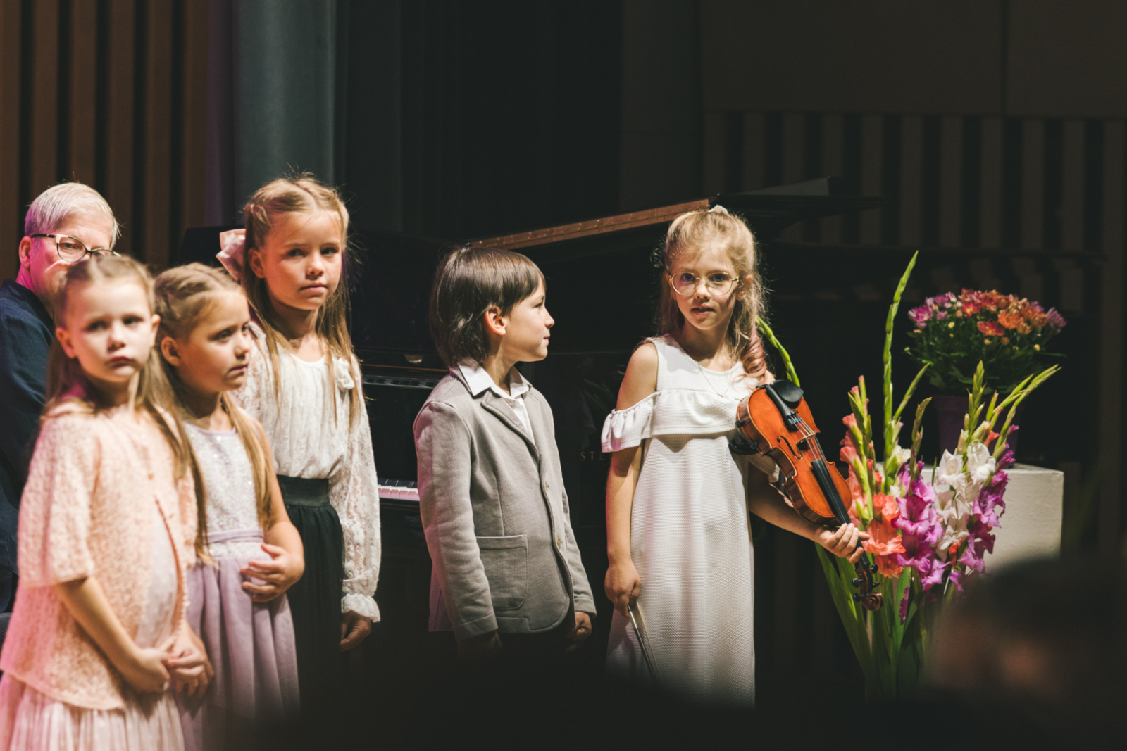 Skolēni E.Dārziņa mūzikas skolas svinīgajā pasākumā