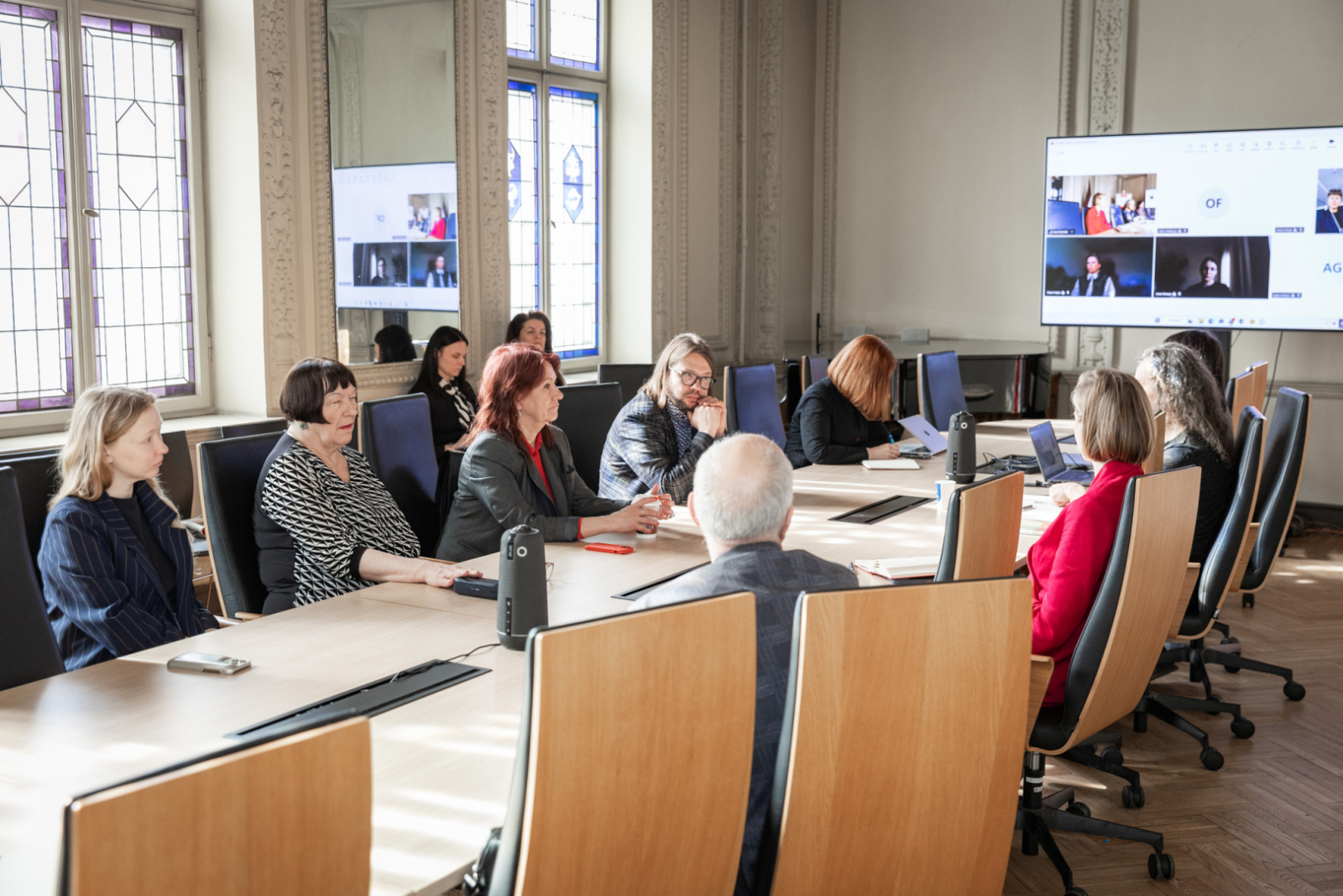  Vizuālās mākslas padomes sēdes norise Kultūras ministrijas Lielajā zālē