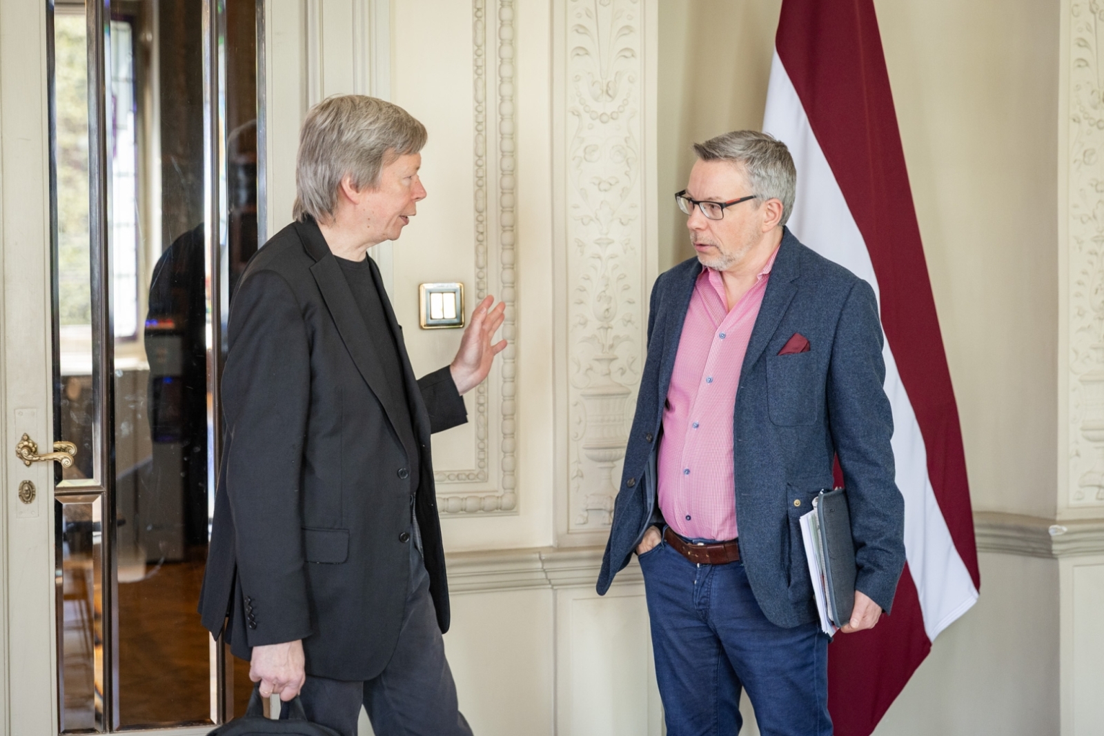 Preses konferences dalībnieki un mediju pārstāvji KM Lielajā zālē