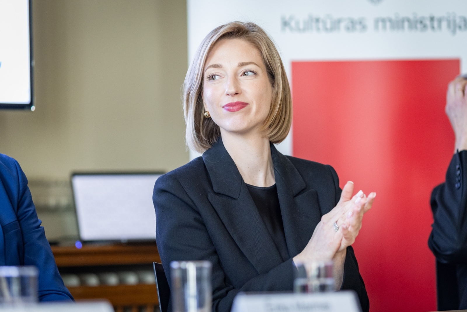 Preses konferences dalībnieki un mediju pārstāvji KM Lielajā zālē