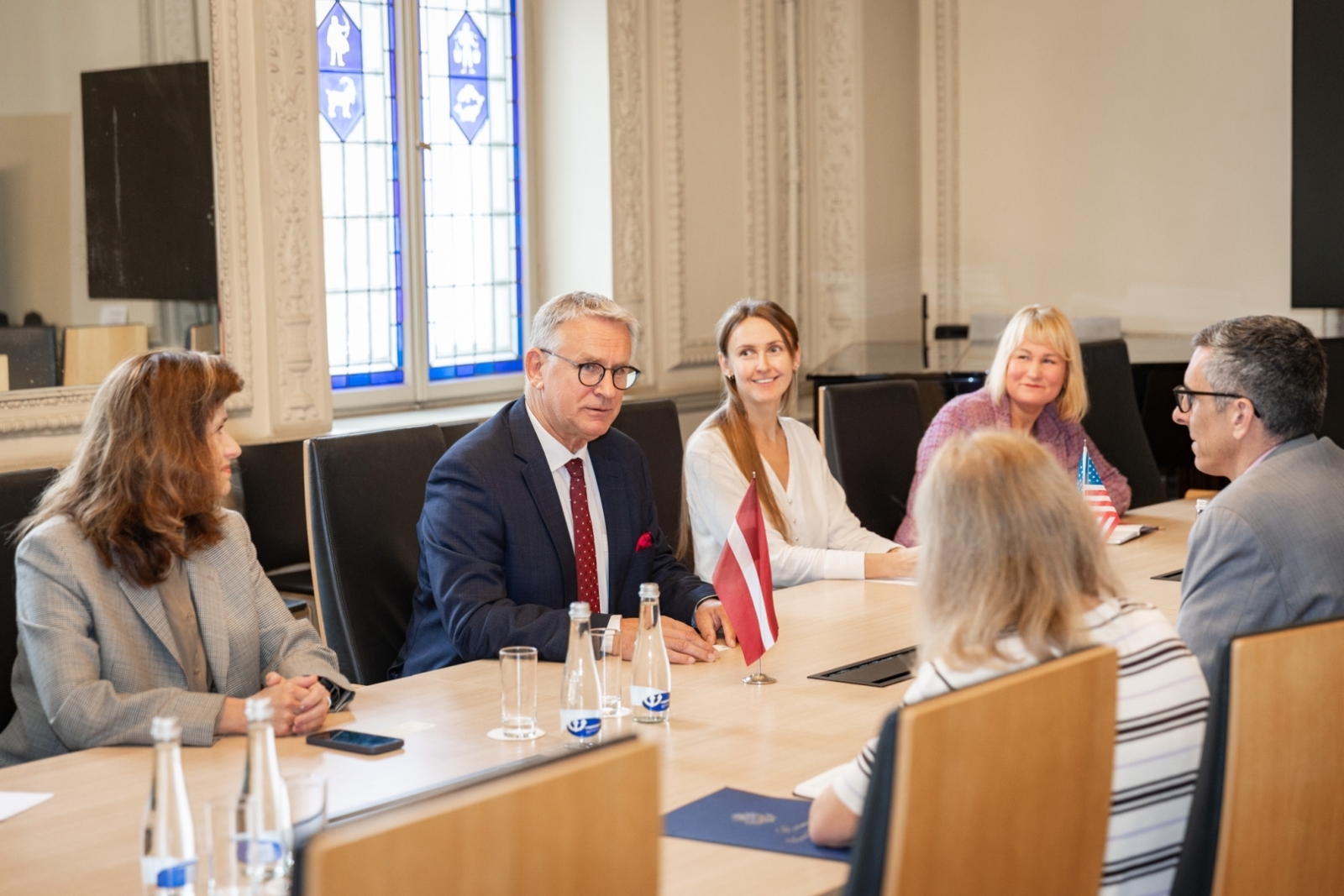 Kultūras ministrs Nauris Puntulis un KM pārstāvji tiekas ar ASV vēstniecības pagaidu pilnvaroto lietvedi Ralanu L. Hilu (Mr Ralan L. Hill) KM Lielajā zālē