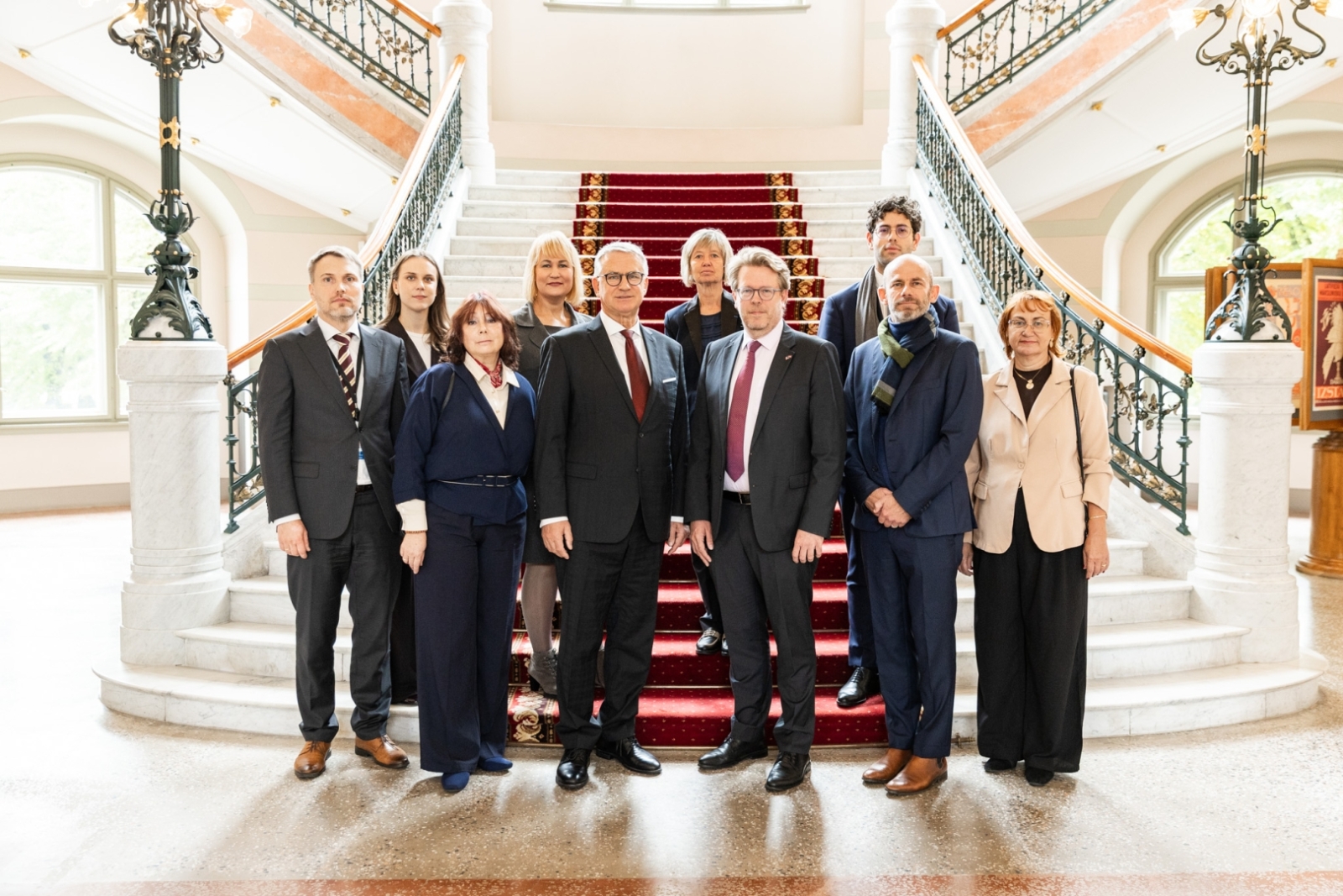 Kultūras ministrs Nauris Puntulis un Francijas Republikas vēstnieks Latvijā Manuels Lafons Rapnuijs (Manuel Lafont Rapnouil) paraksta 2026.–2031. gada rīcības plānu kultūras sadarbībai starp Latvijas Republikas Kultūras ministriju un Francijas Republikas Kultūras ministriju