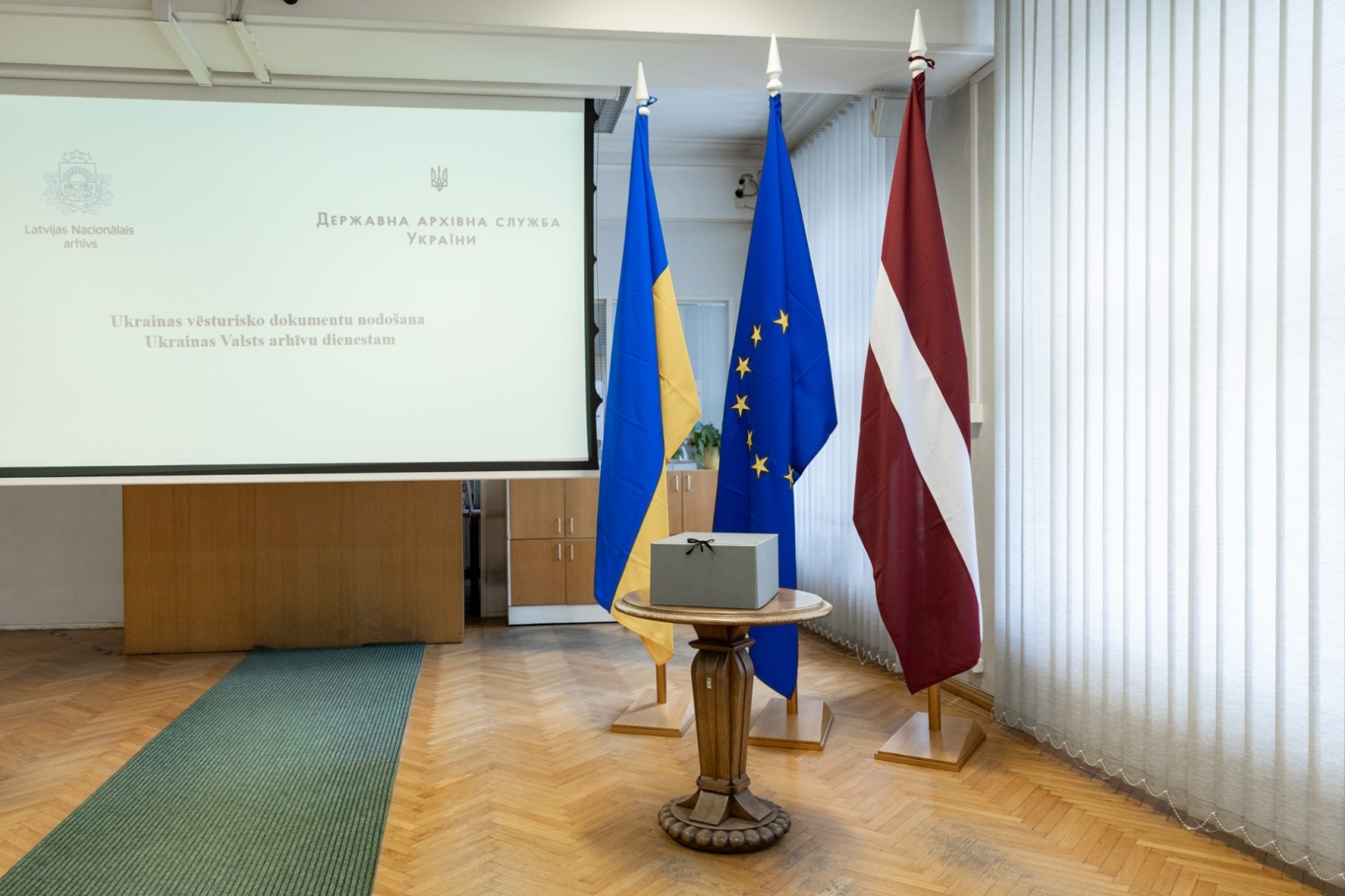 Latvijas Nacionālais arhīvs atdod Ukrainas vēsturiskos dokumentus Ukrainas Valsts arhīvu dienestam