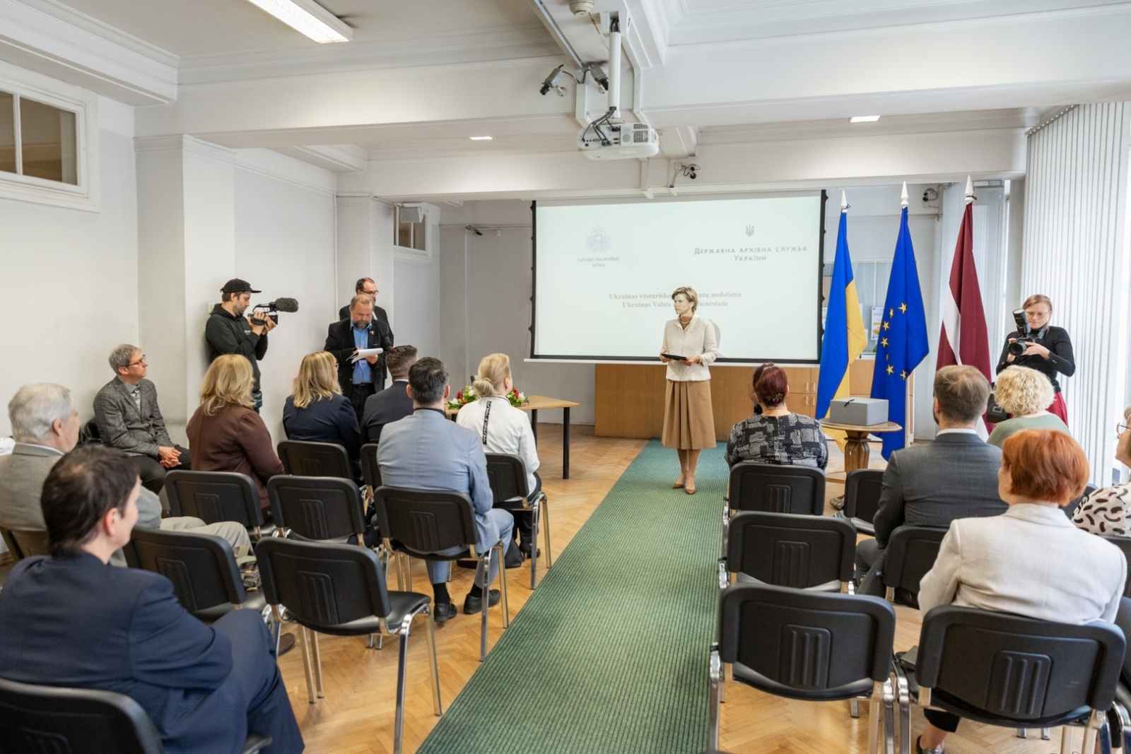 Latvijas Nacionālais arhīvs atdod Ukrainas vēsturiskos dokumentus Ukrainas Valsts arhīvu dienestam