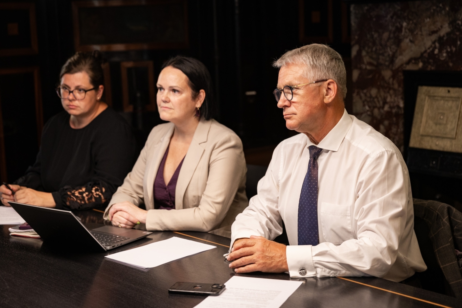 Kultūras ministrs Nauris Puntulis tiekas ar Latvijas Radošo savienību padomes pārstāvjiem KM Kamīnzālē
