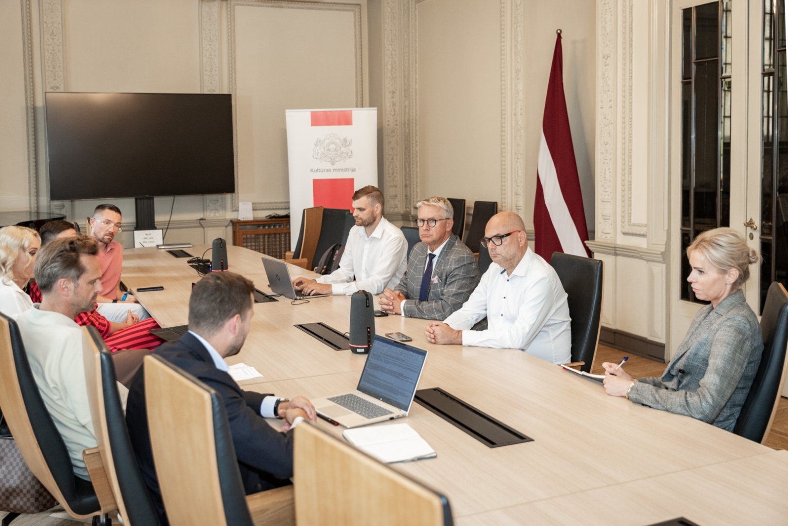 Kultūras ministra tikšanās ar Latvijas Raidorganizāciju asociācijas pārstāvjiem KM Lielajā zālē