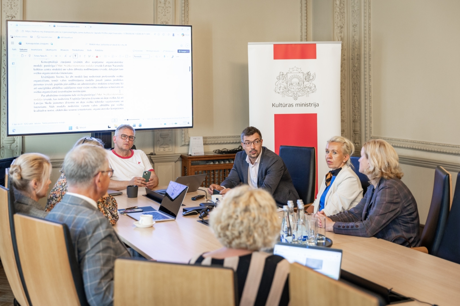 Tikšanās ar Izglītības un zinātnes ministrijas vadību KM Lielajā zālē