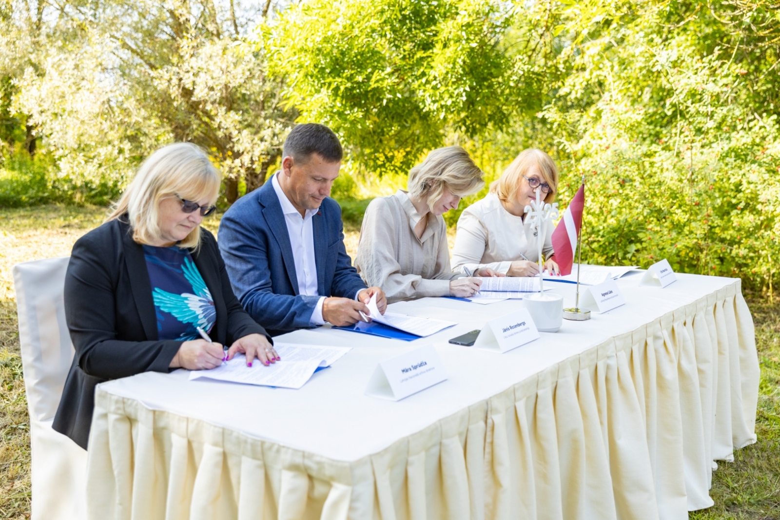 Kultūras ministrija, Cēsu novada pašvaldība, Latvijas Nacionālais arhīvs un Valsts Zemes dienests paraksta vienošanos par jaunas Cēsu arhīva ēkas būvniecību