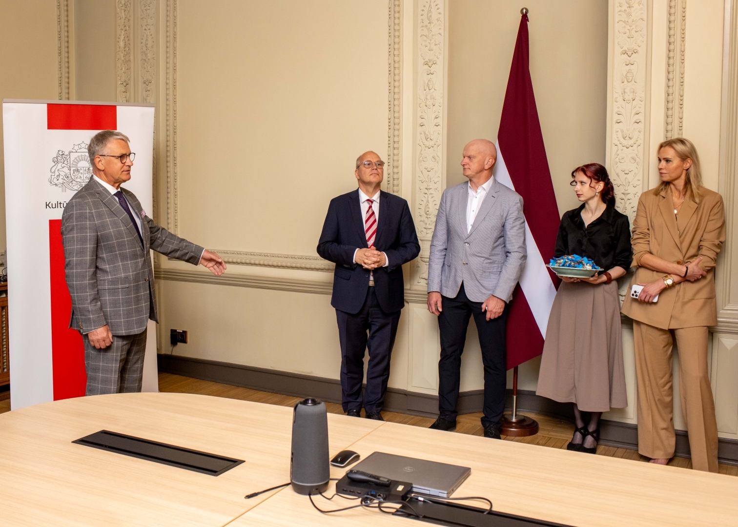 Kultūras ministrs Nauris Puntulis tiekas ar Kultūras ministrijas darbiniekiem