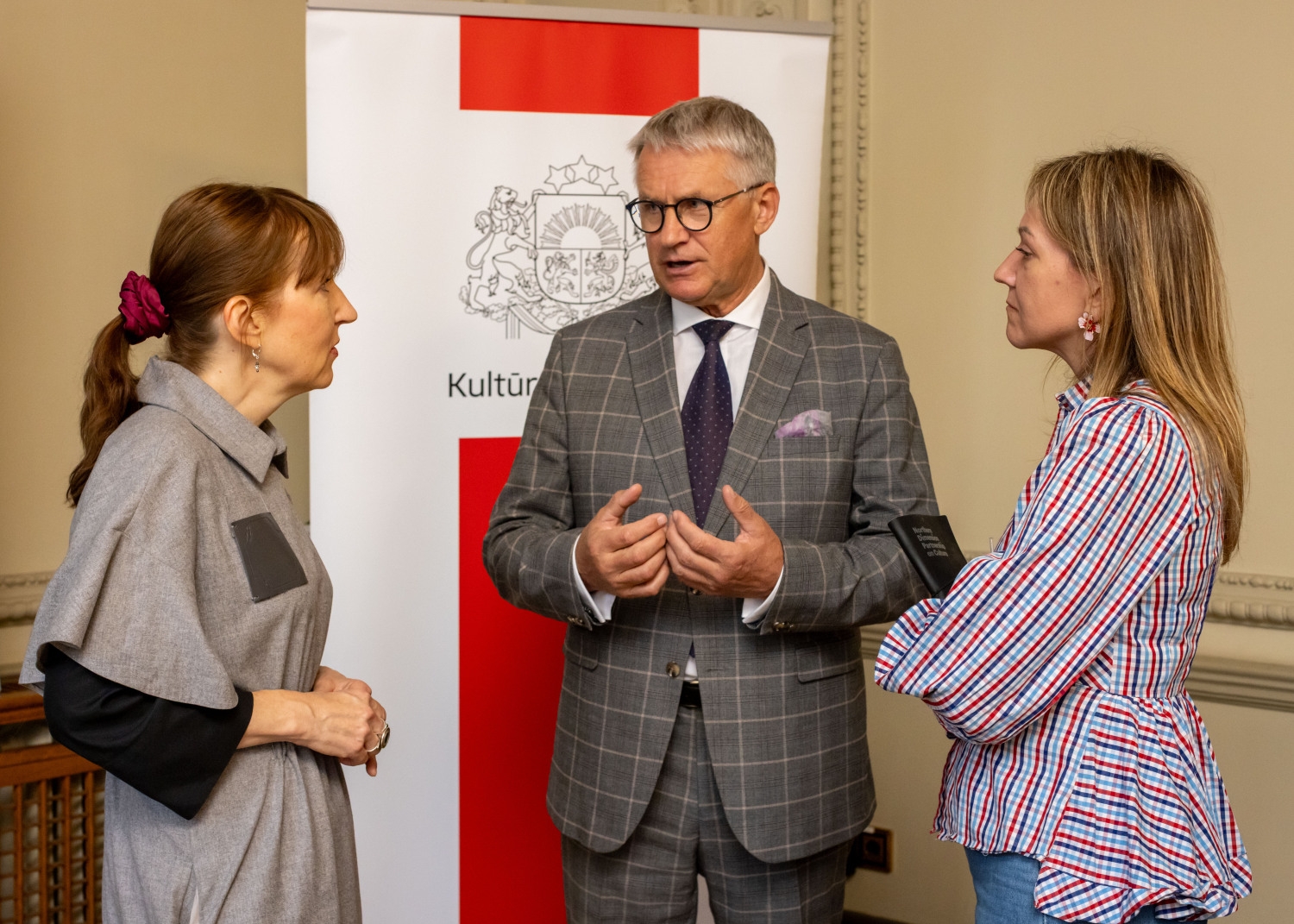Kultūras ministrs Nauris Puntulis tiekas ar Kultūras ministrijas darbiniekiem
