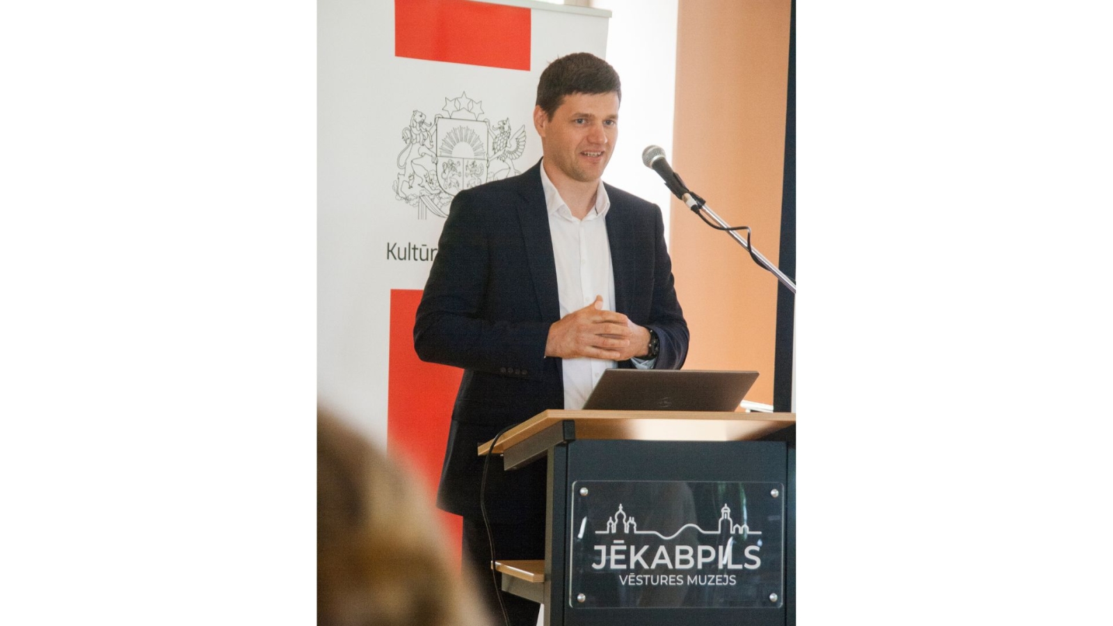 Edgars Kalbergs uzrunājot pasākuma dalībniekus pasākumā Krustpils pilī
