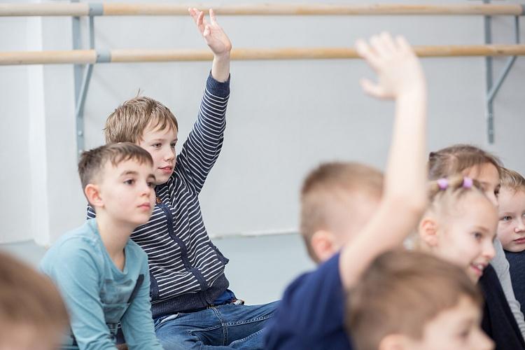 Interaktīva medijpratības izrāde Nacionālās Mākslu vidusskolas 3.-5. klašu skolēniem