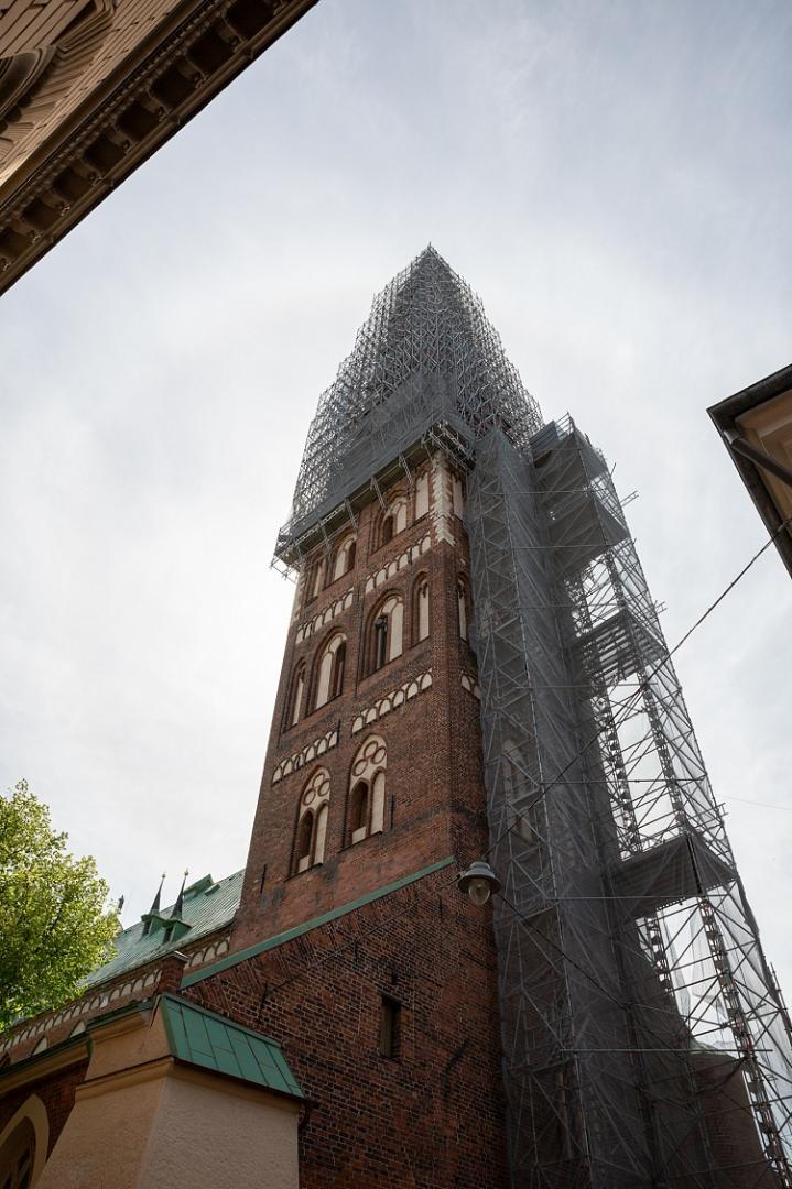 Sv. Jēkaba katedrāles torņa atjaunotā gaiļa svinīgās uzstādīšanas pasākums