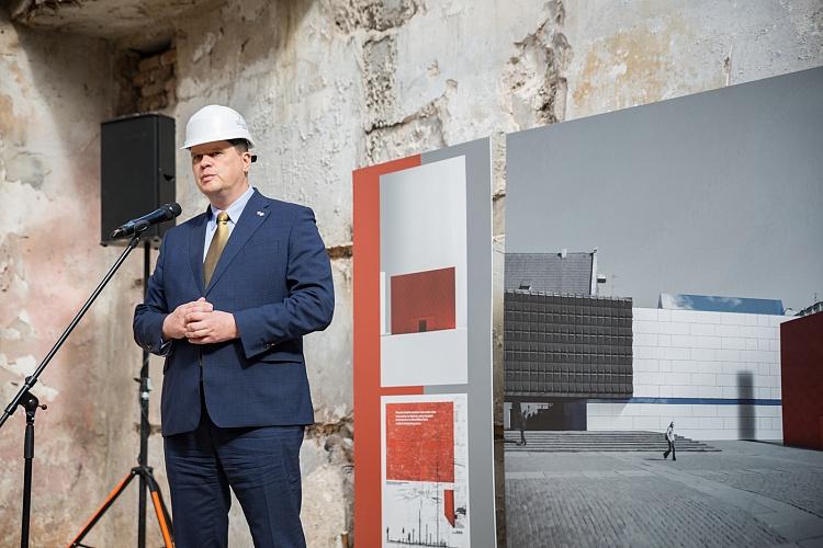 Vēstījuma iemūrēšana Latvijas Okupācijas muzeja Nākotnes nama pamatos