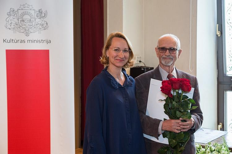 Kultūras ministrijas Atzinības rakstu pasniegšana.