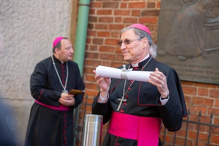 Sv. Jēkaba katedrāles torņa atjaunotā gaiļa svinīgās uzstādīšanas pasākums