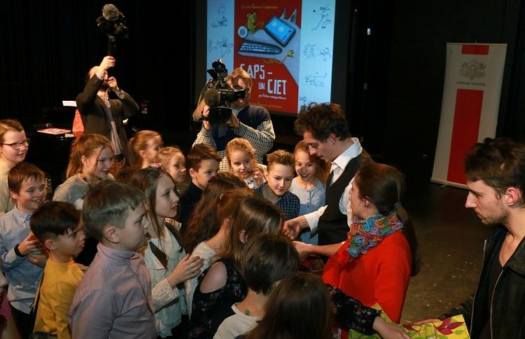 Bērnu medijpratības grāmatas „CAPS UN CIET jeb Vilks manipulators” atvēršanas svētki