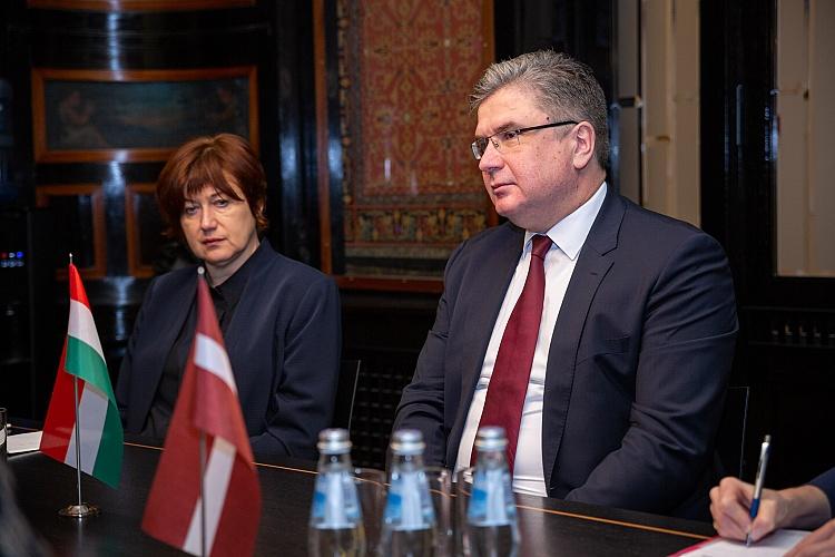 Tikšanās ar Ungārijas vēstnieku V.E. Ferencu Gāboru Bāņai