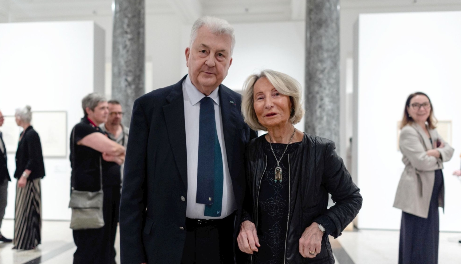 Mākslas kolekcionāri un mecenāti Floransa un Daniels Gerlēni (Florence et Daniel Guerlain) izstādes “Laikmetīgais zīmējums. Floransas un Daniela Gerlēnu dāvinājumi Pompidū centram” atklāšanā Latvijas Nacionālajā mākslas muzejā