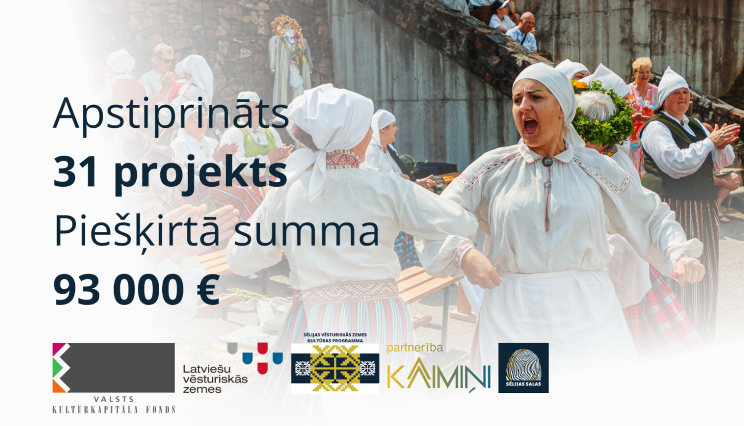 Attēls ar dejojošiem cilvēkiem un tekstu: Apstiprināts 31 projekts, piešķirtā summa 93 000 eiro
