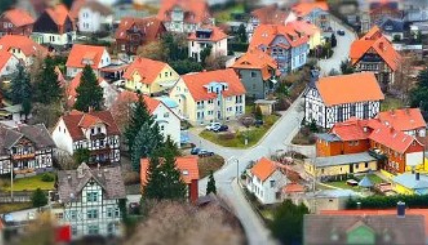 Ciemats, kurā ir vairākas mājas kopā