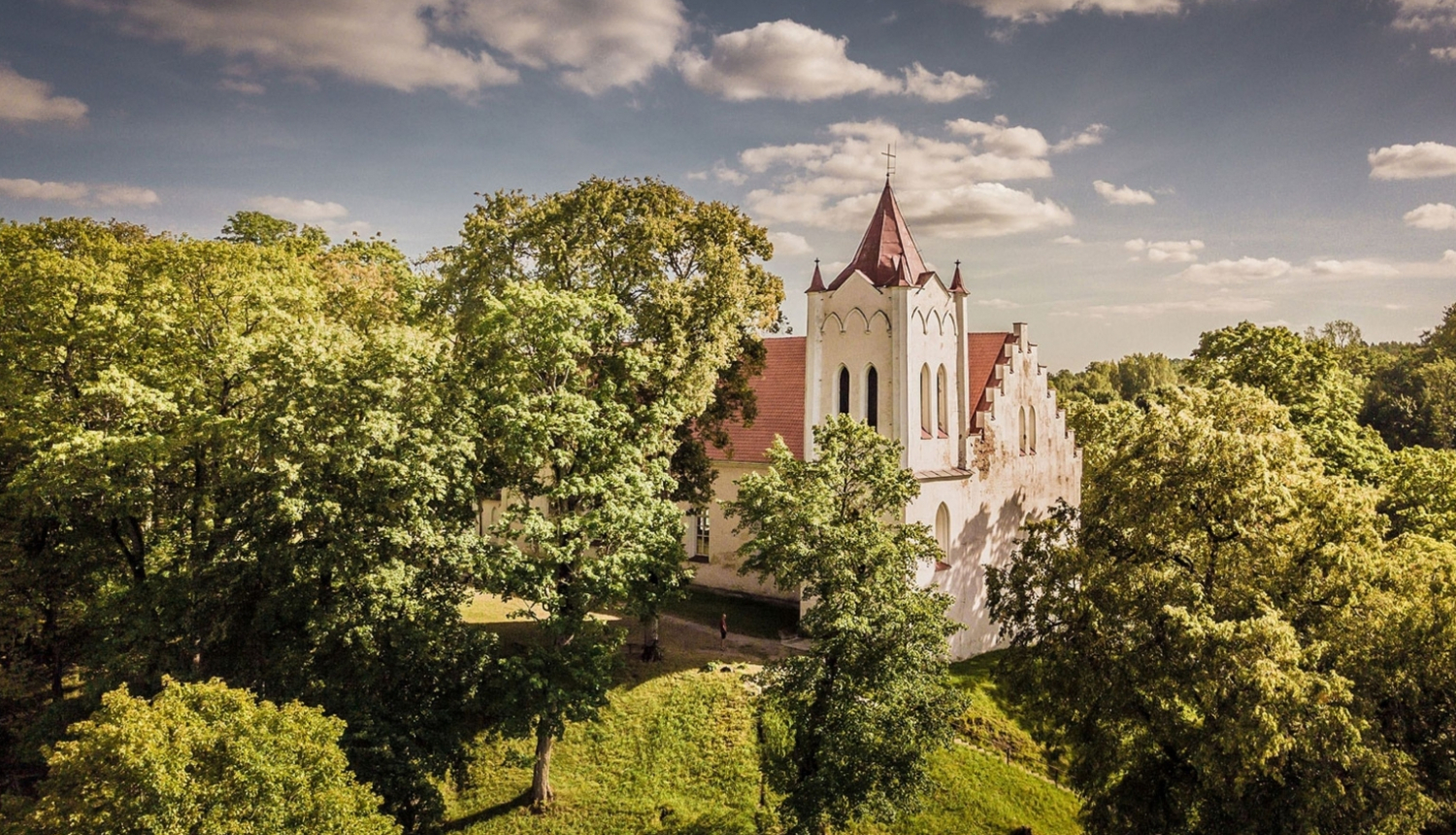 Aizputes baznīca.