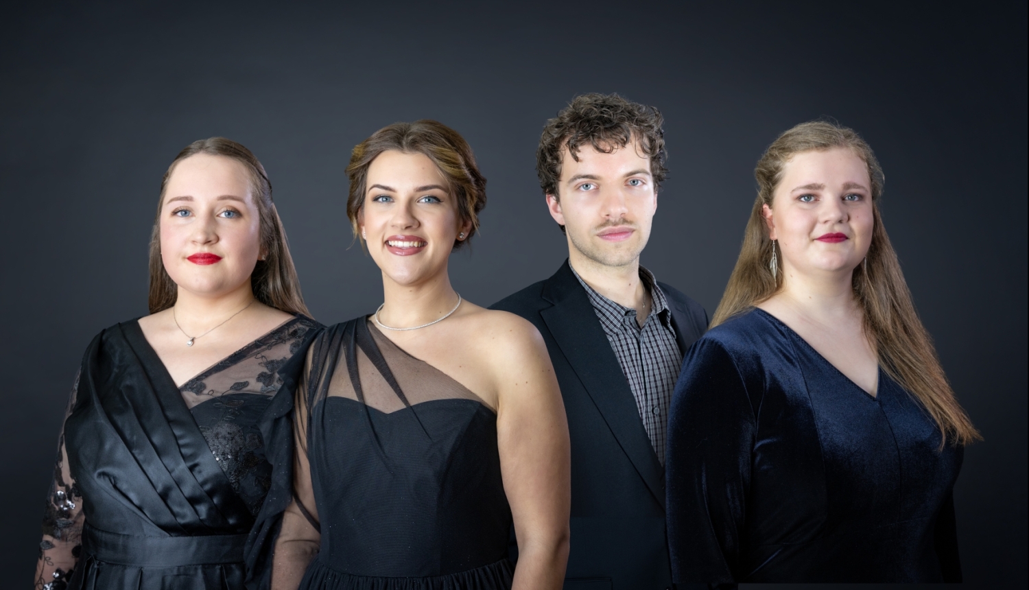 Soprāni Gunta Greisle, Paula Mihailova un mecosoprāns Agneta Otaņķe no Latvijas, un tenors Nojus Vitis (Nojus Vytis) no Lietuvas