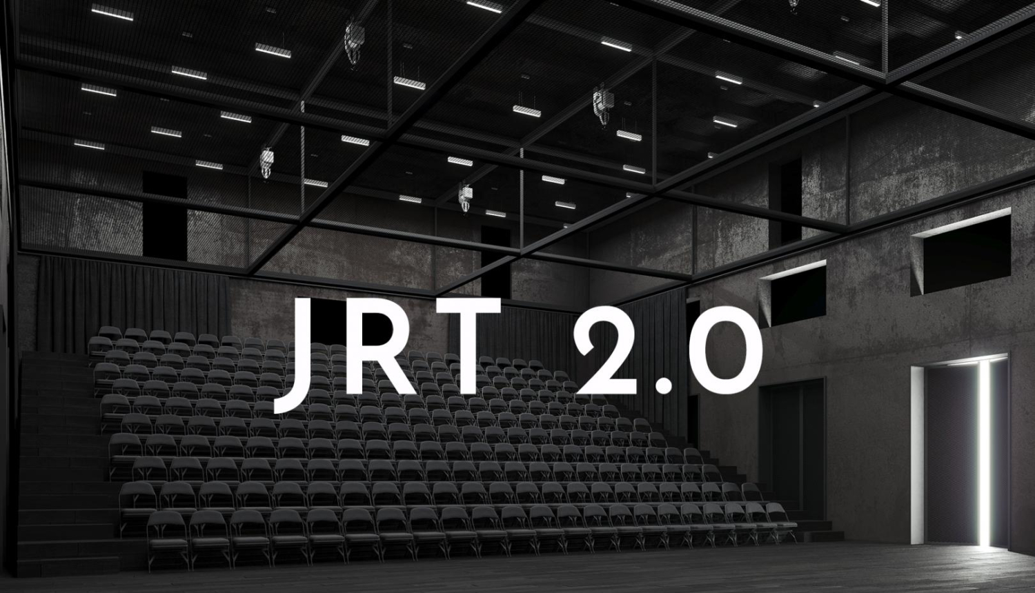 Balts uzraksts "JRT 2.0", fonā skatītāju vietas Jaunā Rīgas teātra pagaidu telpās Tabakas fabrikā