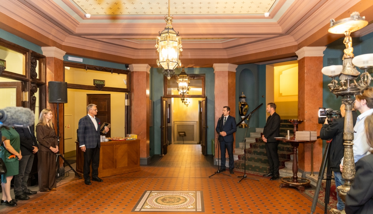 Latvijas Nacionālās operas vēsturiskās ēkas atjaunošanas un energoefektivitātes projekta noslēguma pasākums un tā apmeklētāji