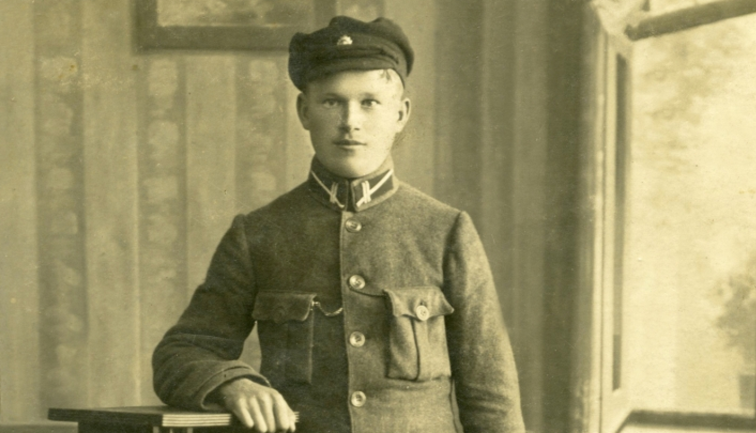 Latvijas armijas 7. Siguldas kājnieku pulka kaprālis, Lāčplēša kara ordeņa kavalieris Eduards Jansons-johansons.1919. gads. Alūksnes muzeja krājums.