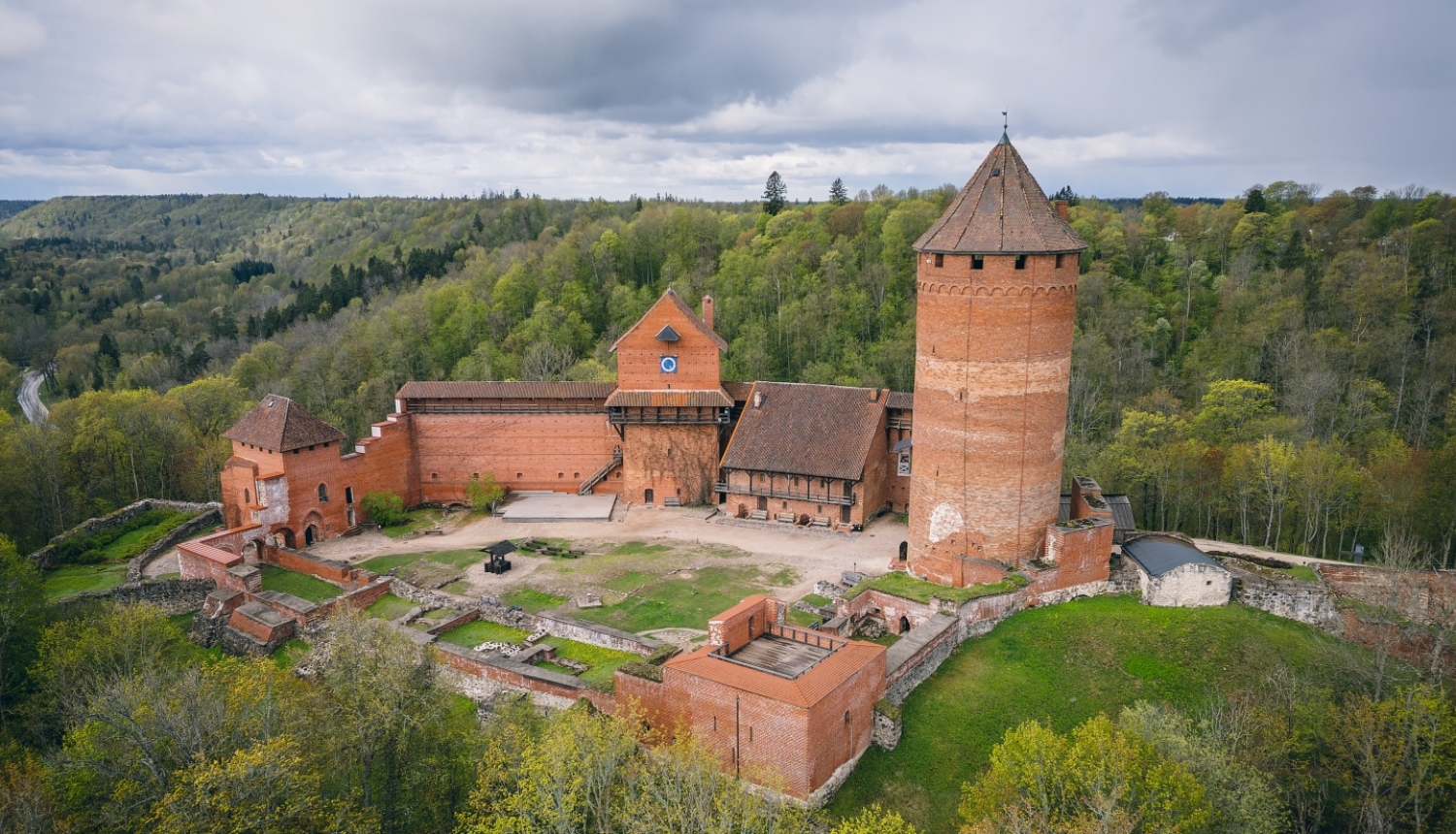 Turaidas pils no putna lidojuma