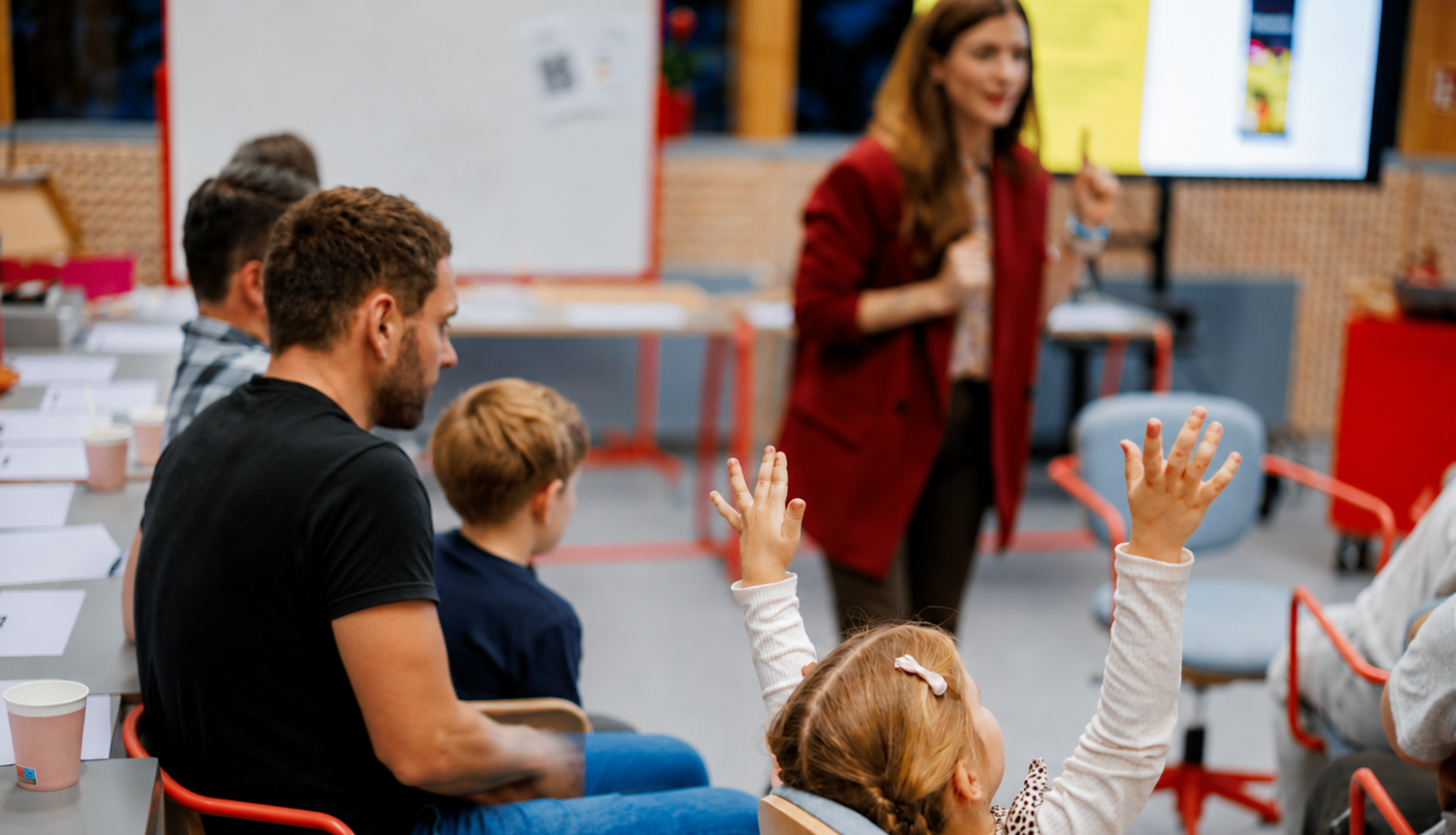 Studenti un pētnieki diskutē konferencē