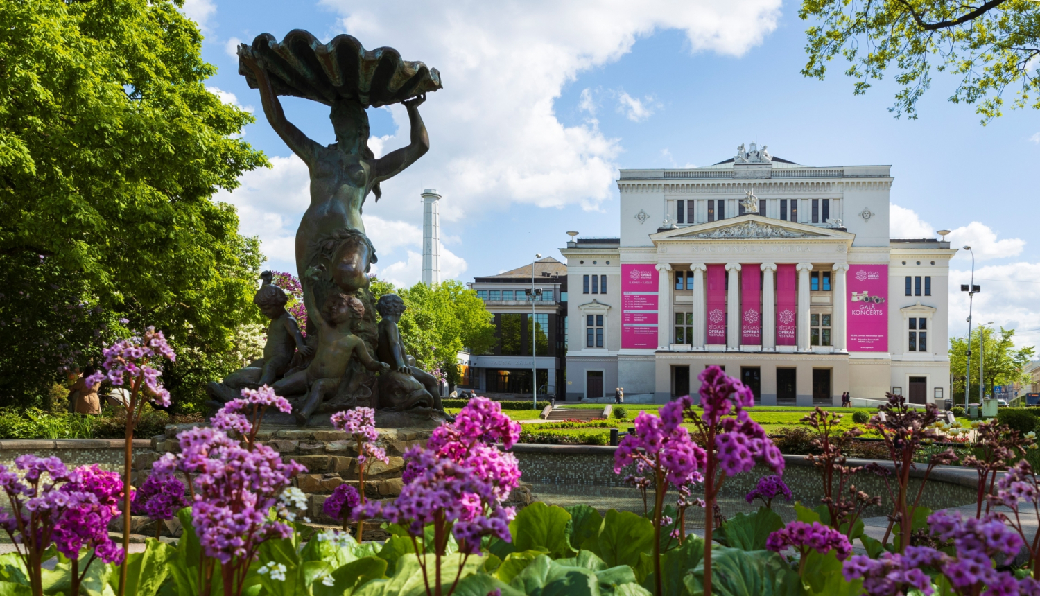 Operas ēka