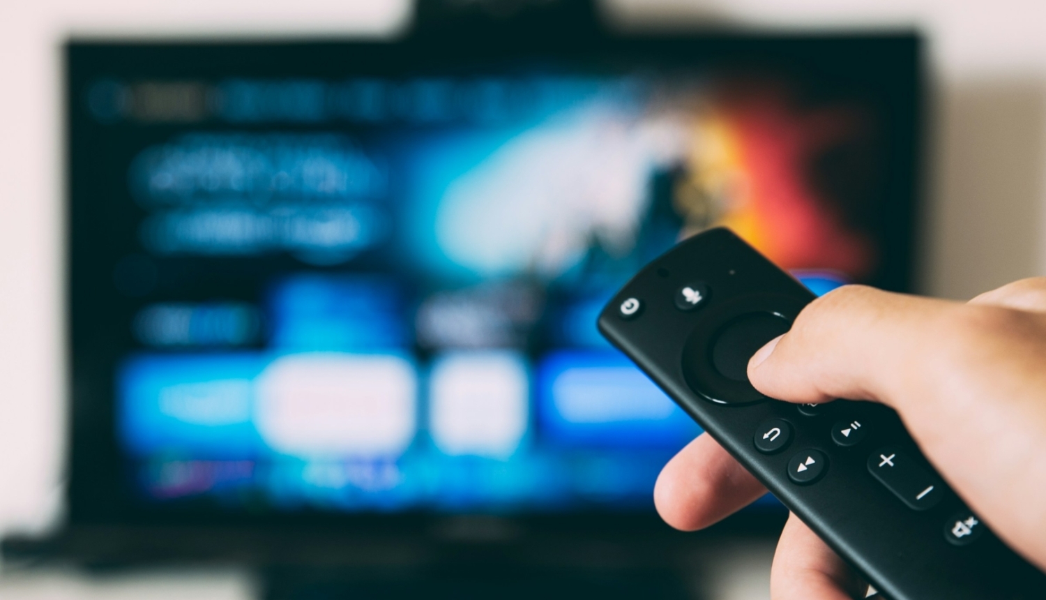 TV ekrāns un pults