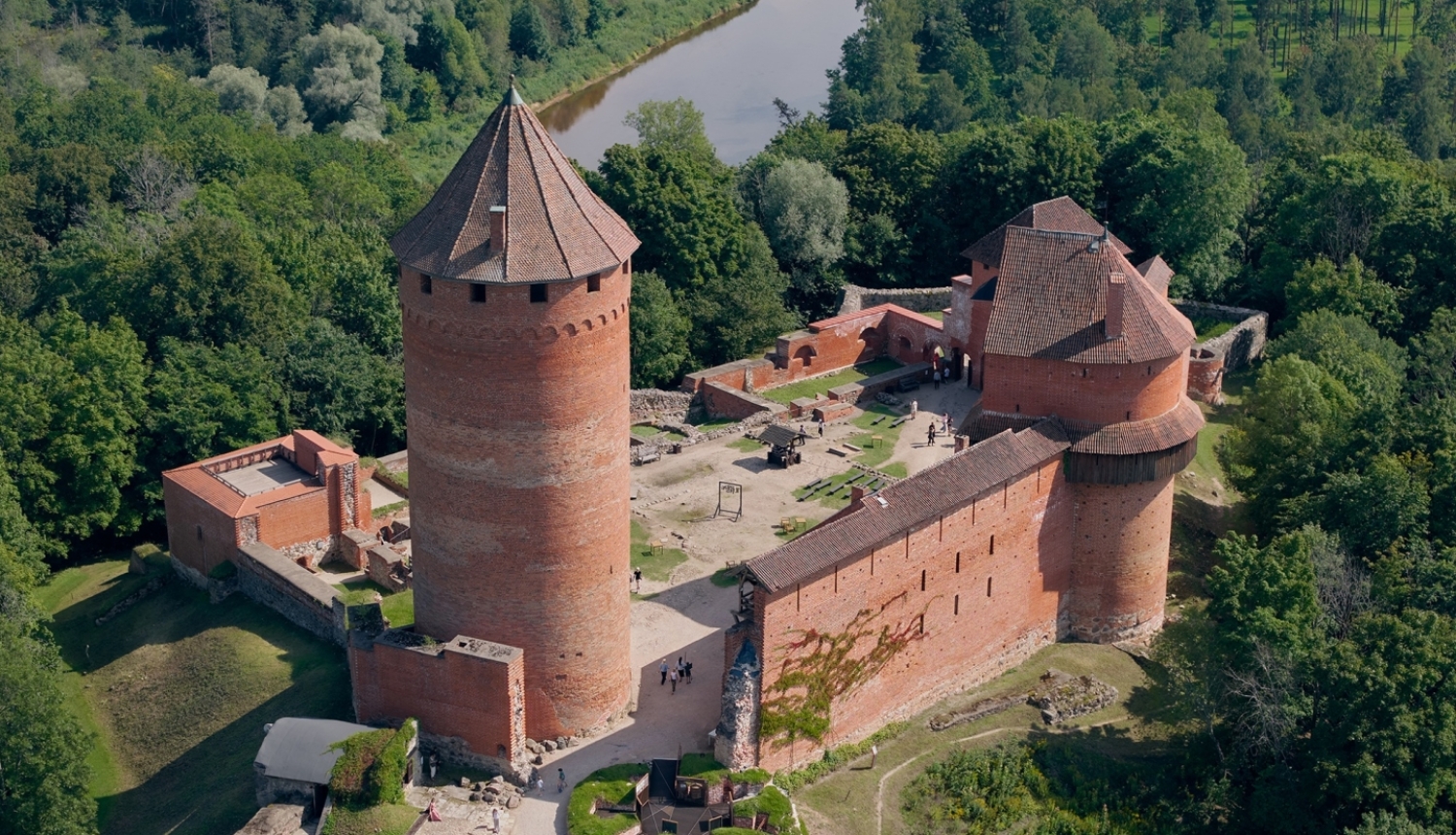 Turaidas pils un apkārtne